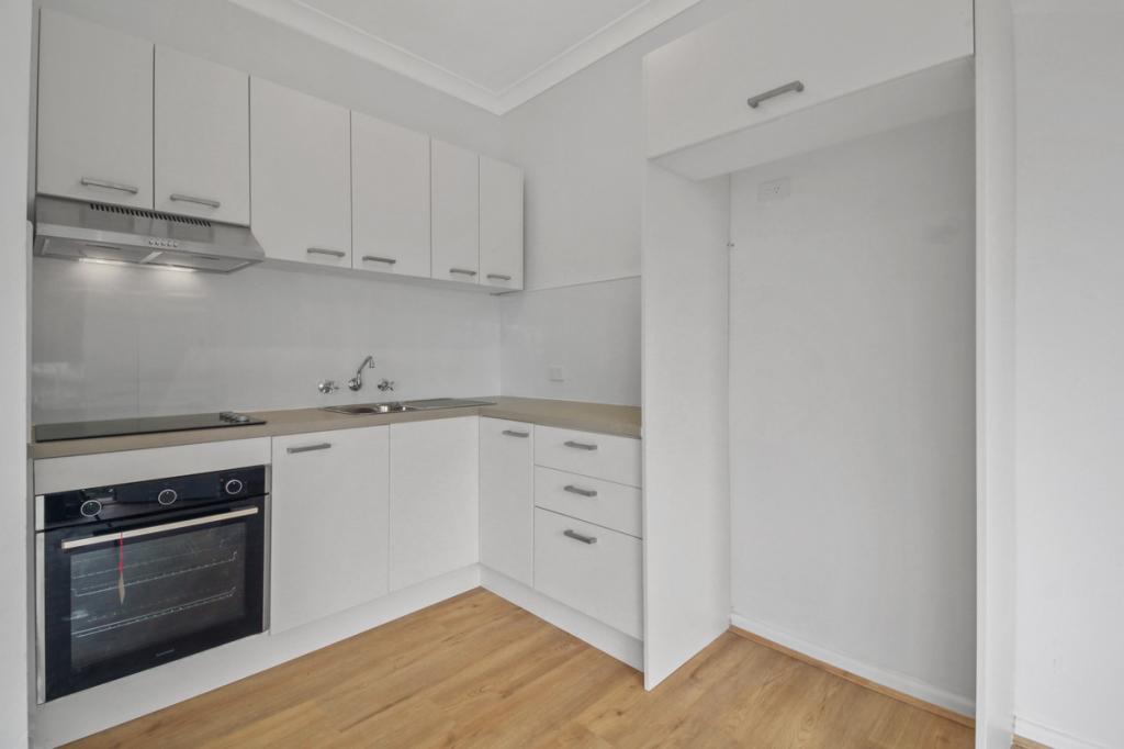 2/16 Kelvin Rd, Coniston, NSW 2500