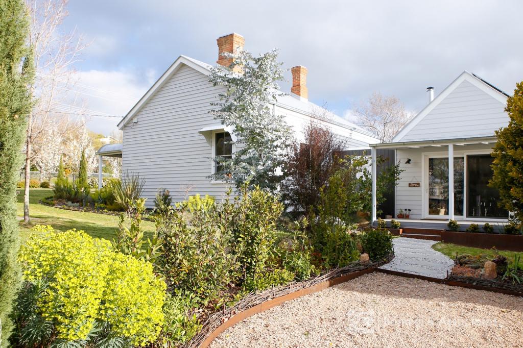 8 Kerferd Rd, Beechworth, VIC 3747