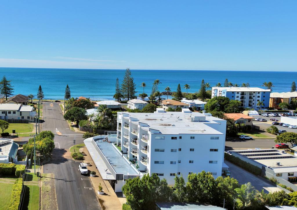 2/5 WHALLEY ST, BARGARA, QLD 4670