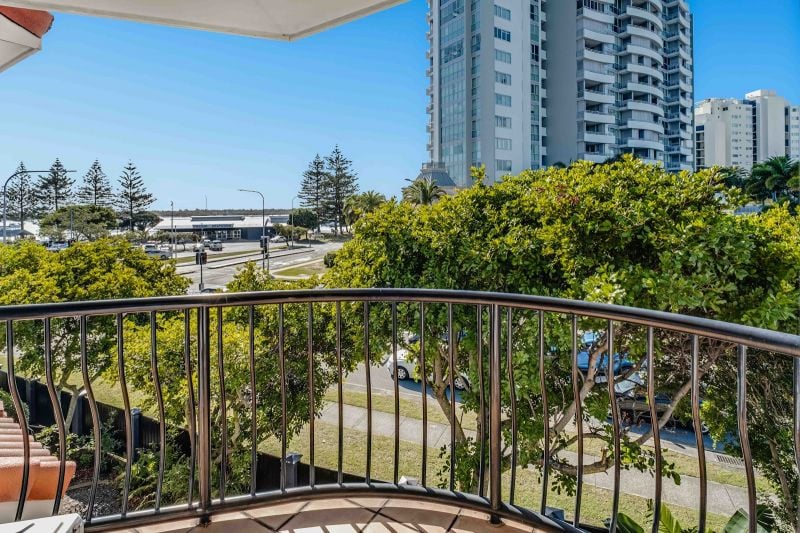14/2 Broad St, Labrador, QLD 4215