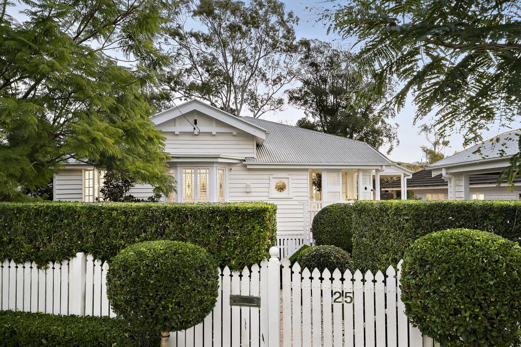 25 Geera St, Coorparoo, QLD 4151