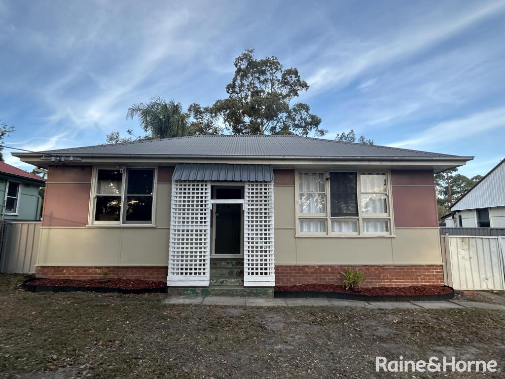 15 CHARLES ST, RAYMOND TERRACE, NSW 2324