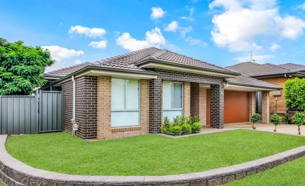 20 Loch Ave, Glenmore Park, NSW 2745