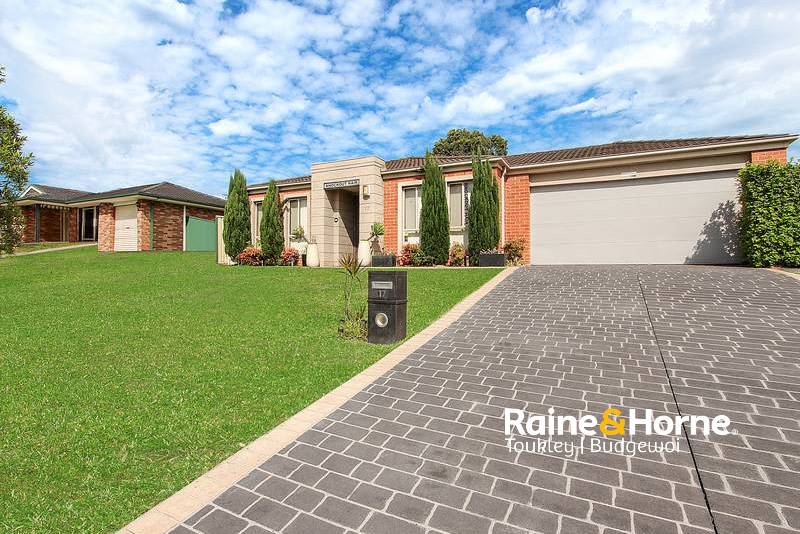 17 Lenola Cres, Blue Haven, NSW 2262