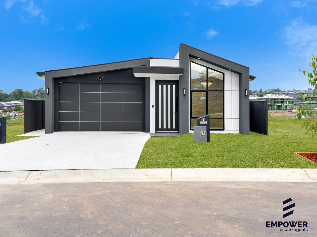 41 & 41a Norman St, Claymore, NSW 2559