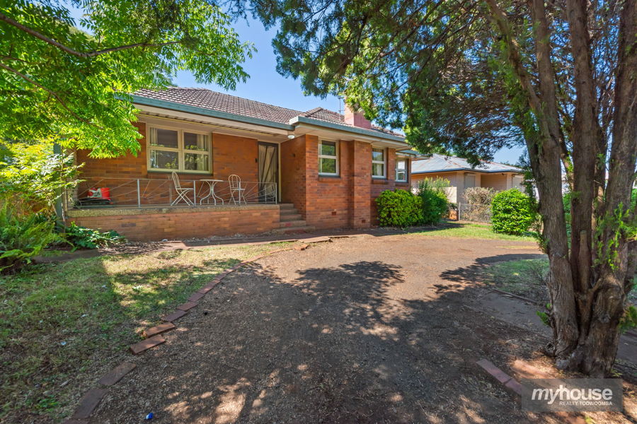 297a James St, Newtown, QLD 4350