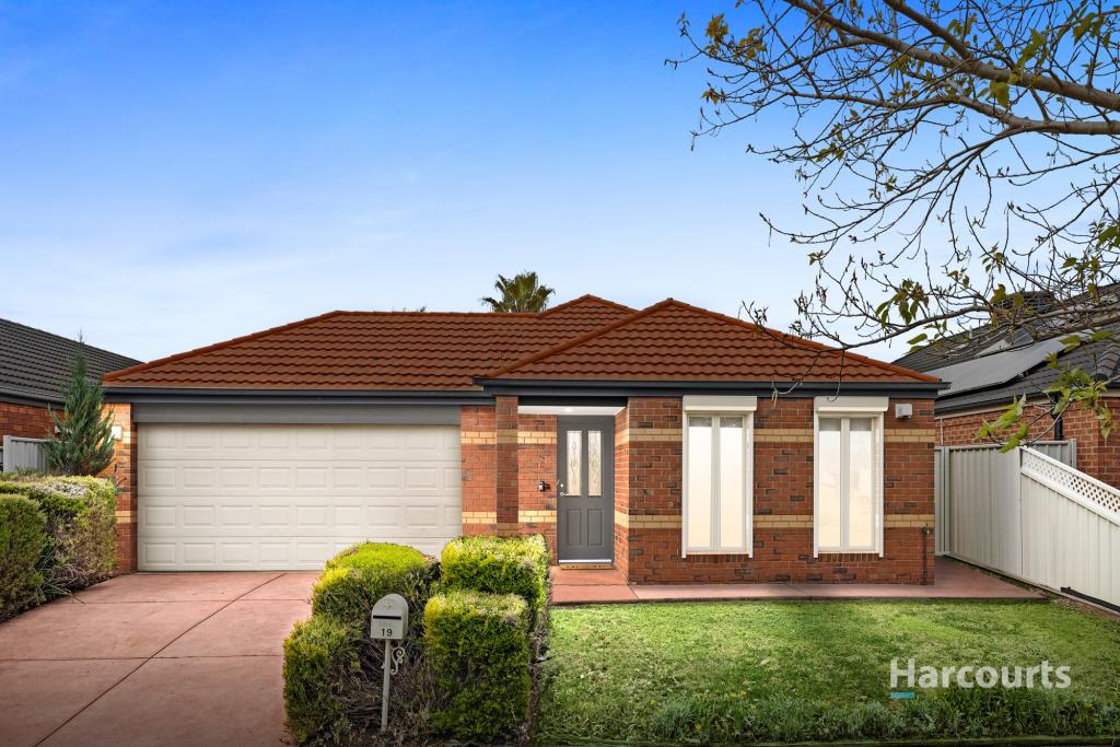 19 Edgbaston Pde, Caroline Springs, VIC 3023