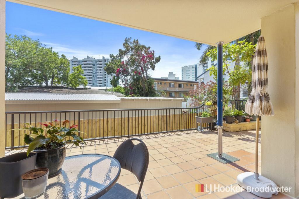 4/143 FRANK ST, LABRADOR, QLD 4215