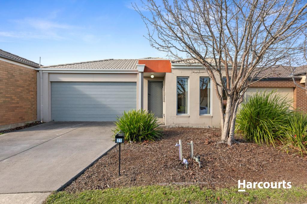 21 BAVARIA LANE, PAKENHAM, VIC 3810