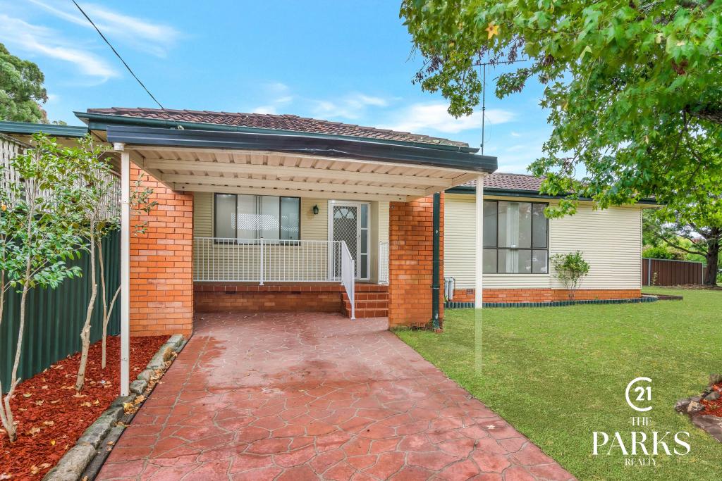 8 Macleay St, Bradbury, NSW 2560