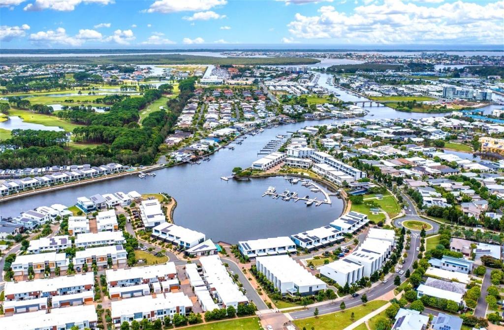 30 Mayfair Lane, Hope Island, QLD 4212