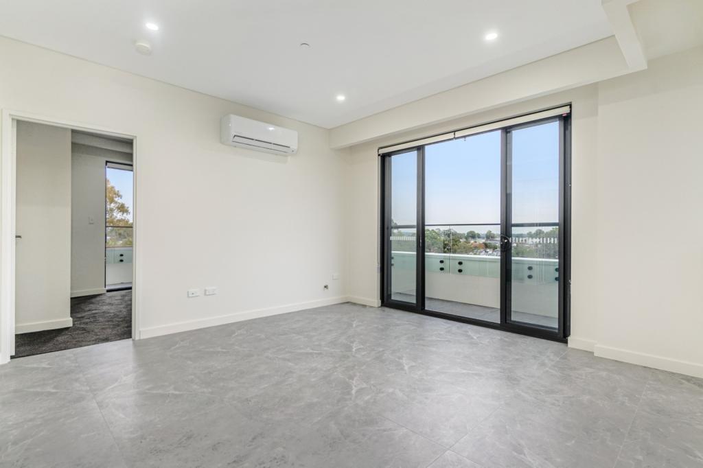 303/32 MCKAY AVE, MOOREBANK, NSW 2170