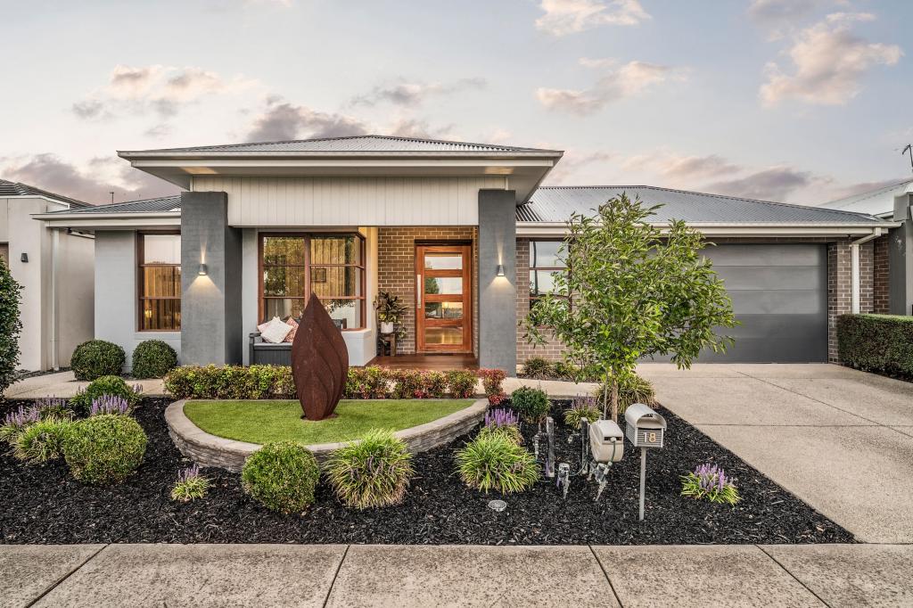 18 MAROUBRA ST, ARMSTRONG CREEK, VIC 3217