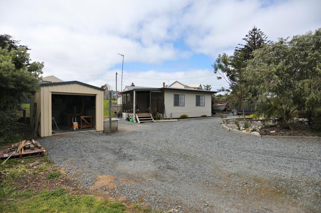 18 Main St, Currie, TAS 7256