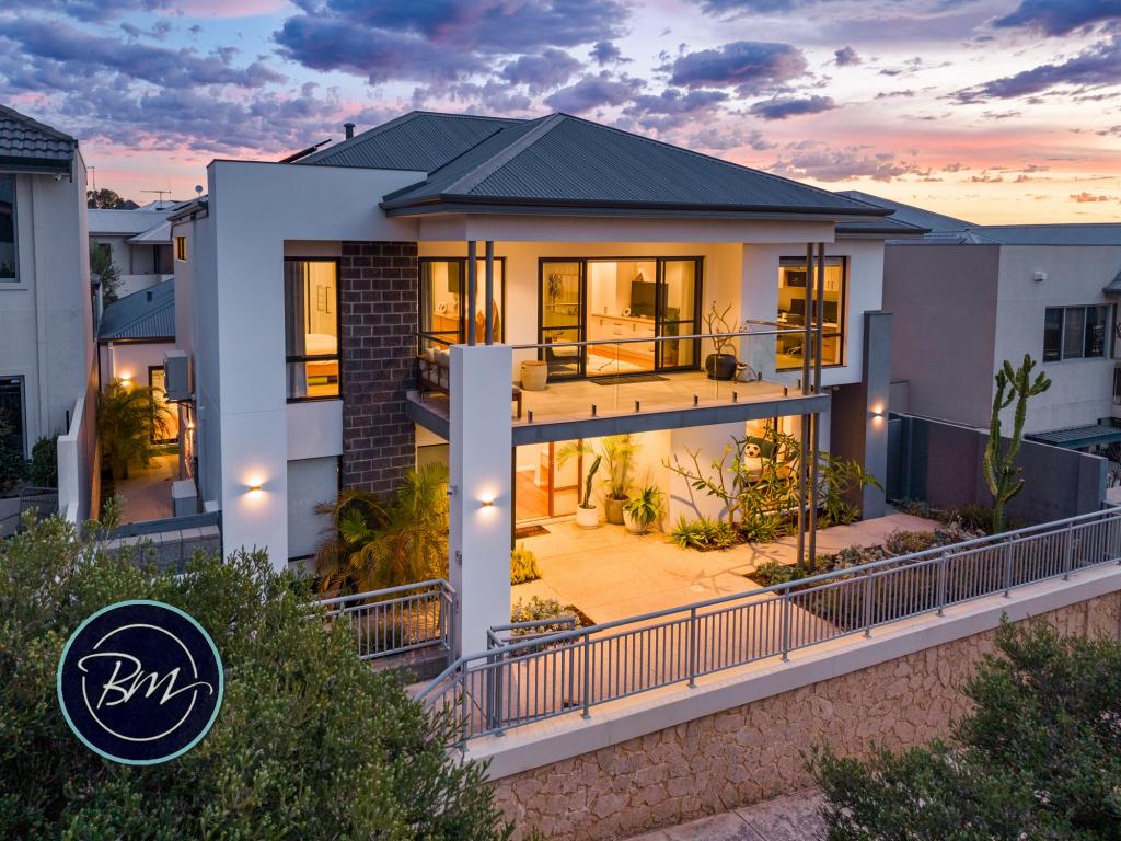 10 Huntress Ave, North Coogee, WA 6163