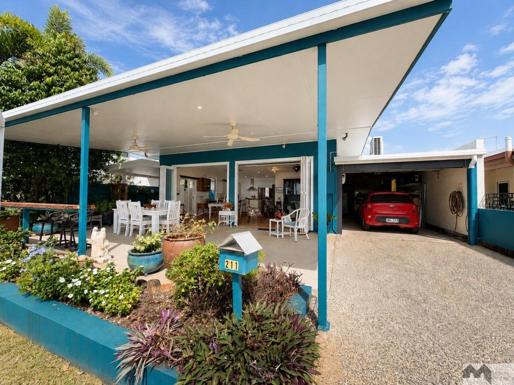 211 O'Shea Esp, Machans Beach, QLD 4878