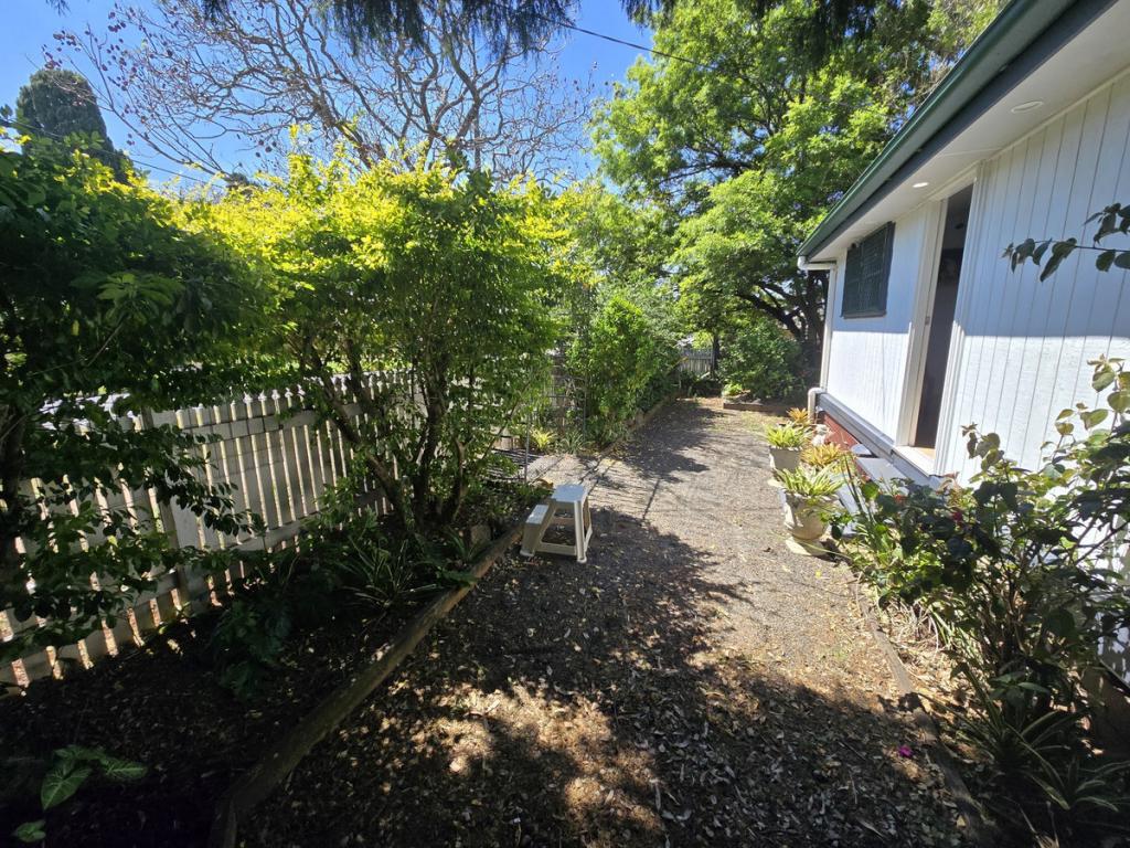 270 James St, Newtown, QLD 4350