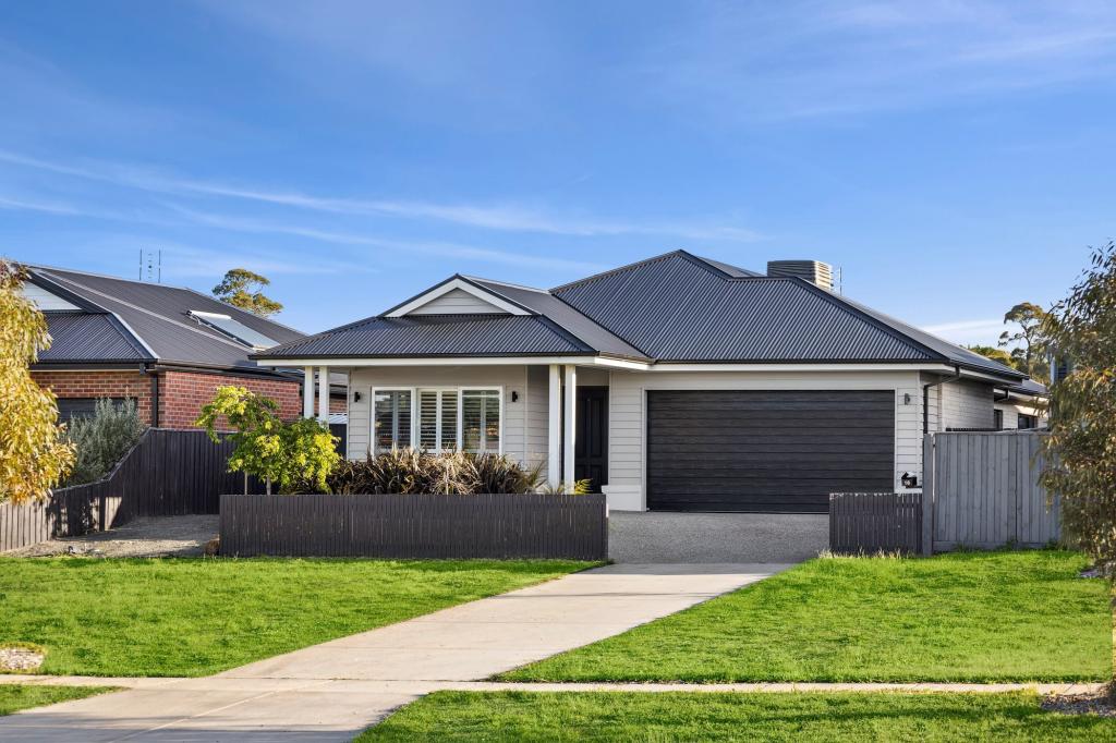 16 Collins Pde, Kyneton, VIC 3444