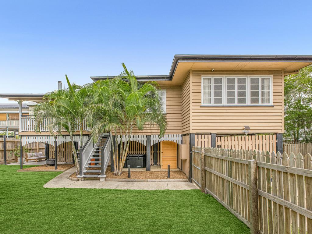 10 Cook St, Oxley, QLD 4075