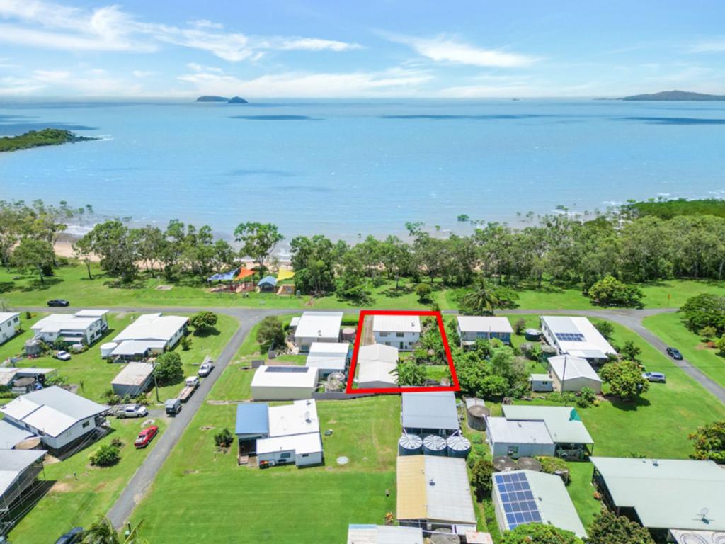 13 Repulse Esp, St Helens Beach, QLD 4798