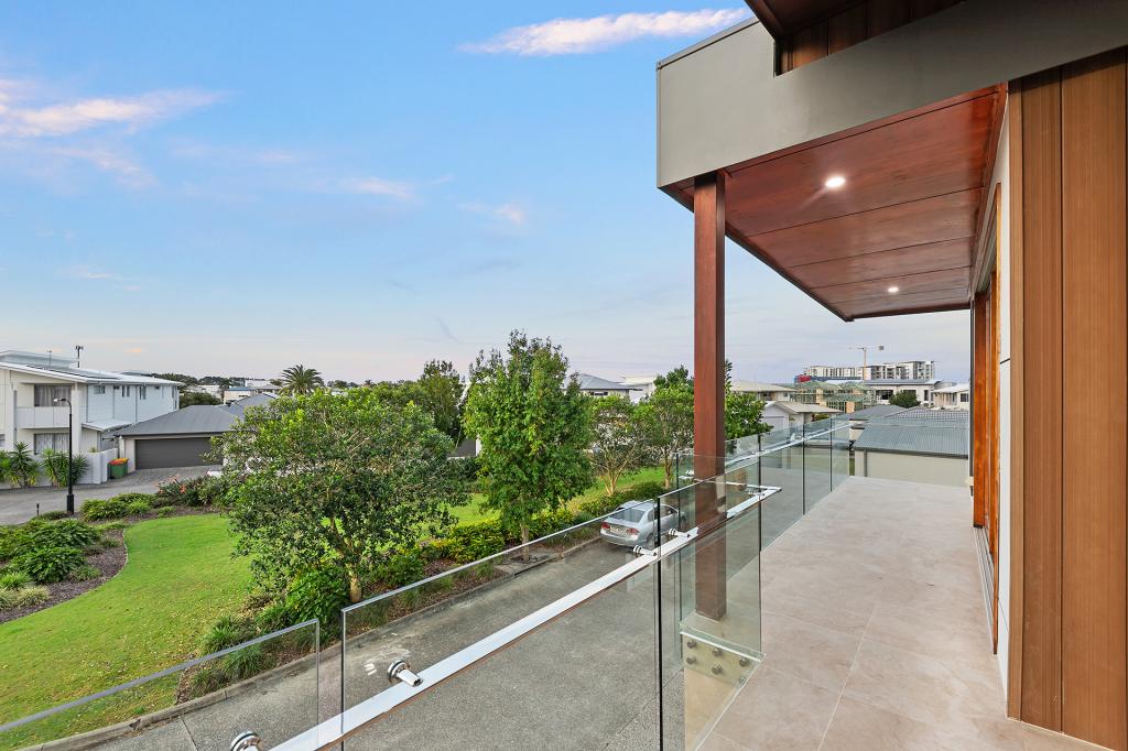 22 View Line Tce, Hope Island, QLD 4212