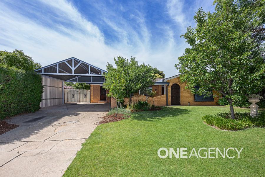 2 Melkin Ave, Glenfield Park, NSW 2650