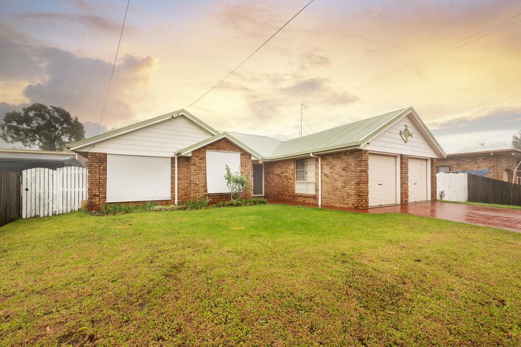 11 Claire St, Centenary Heights, QLD 4350