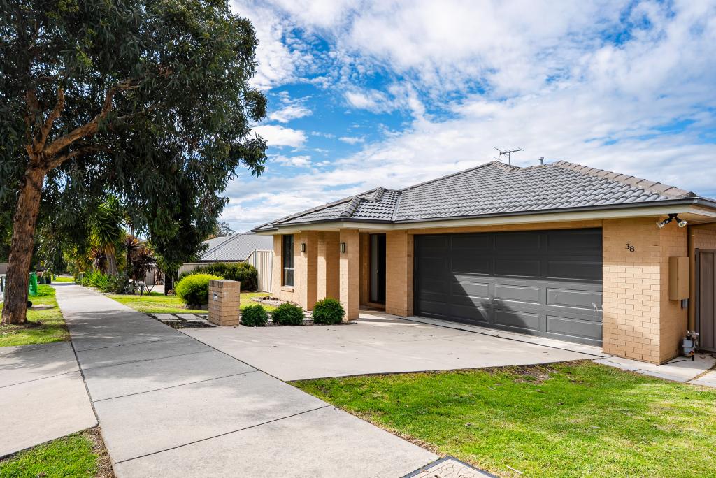 38 Lawson Cct, Lavington, NSW 2641