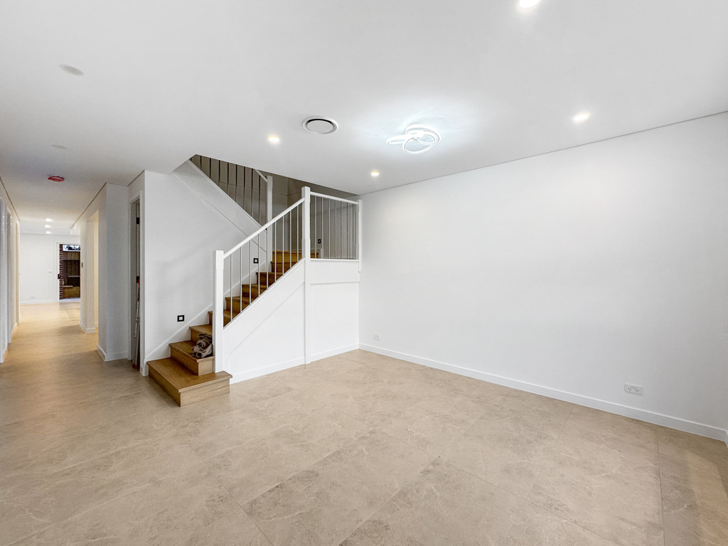 33a April Cres, Grantham Farm, NSW 2765