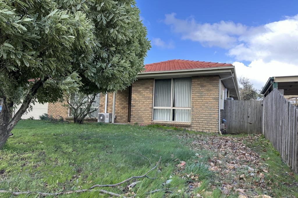 35 ASHFIELD DR, BERWICK, VIC 3806