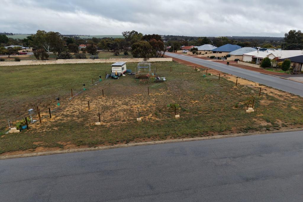 2 Edwards Way, Quairading, WA 6383