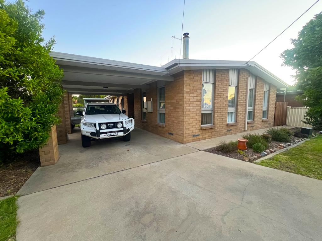 429 WILKINSON ST, DENILIQUIN, NSW 2710
