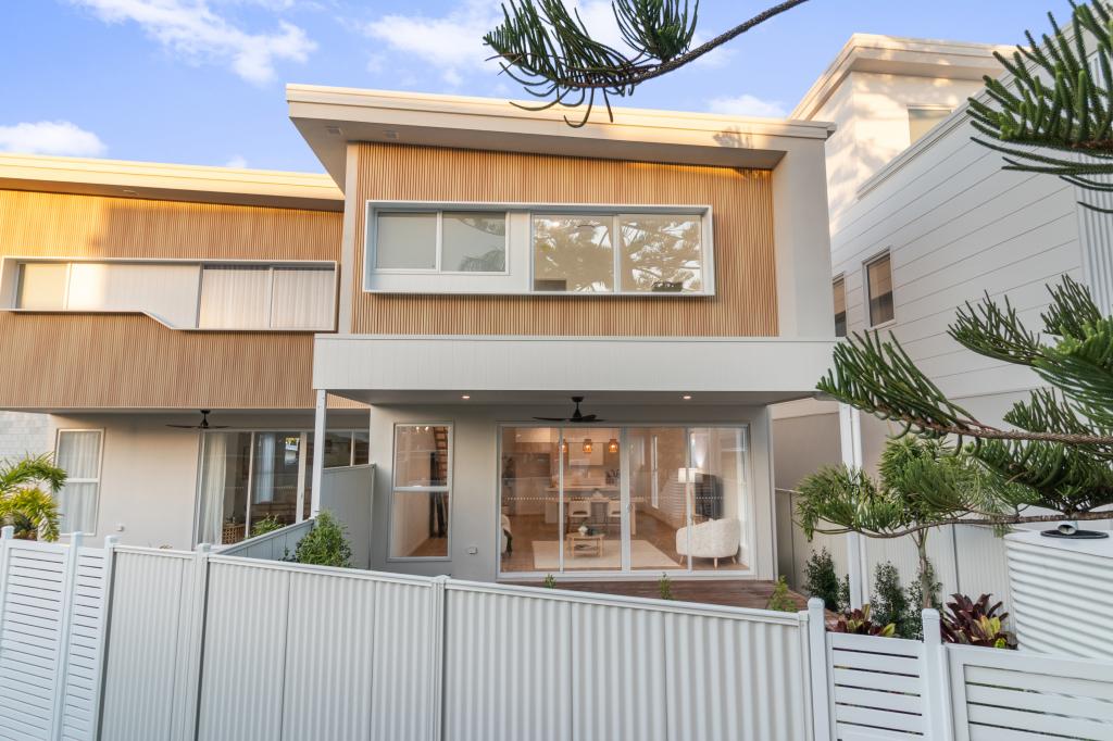 15-17 Chant St, Broadbeach Waters, QLD 4218