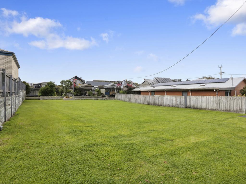 4 BELMORE RD, WARRNAMBOOL, VIC 3280