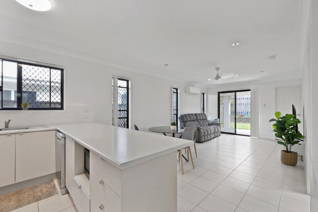 34 Newport Pde, Blacks Beach, QLD 4740