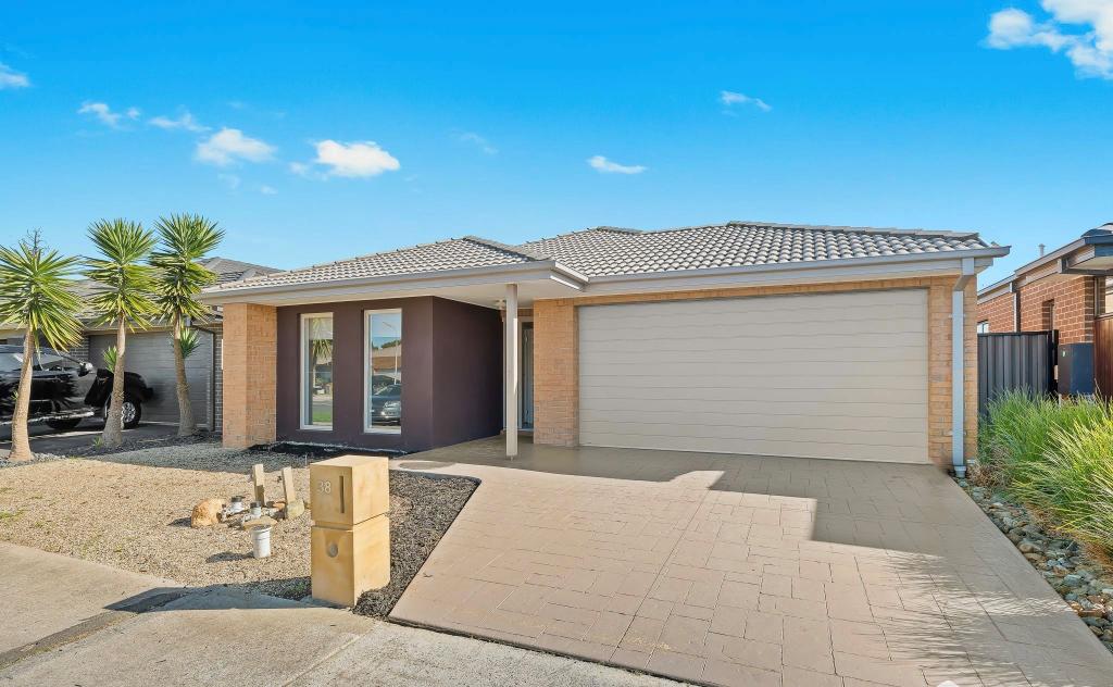 38 Bonnington Bvd, Clyde North, VIC 3978