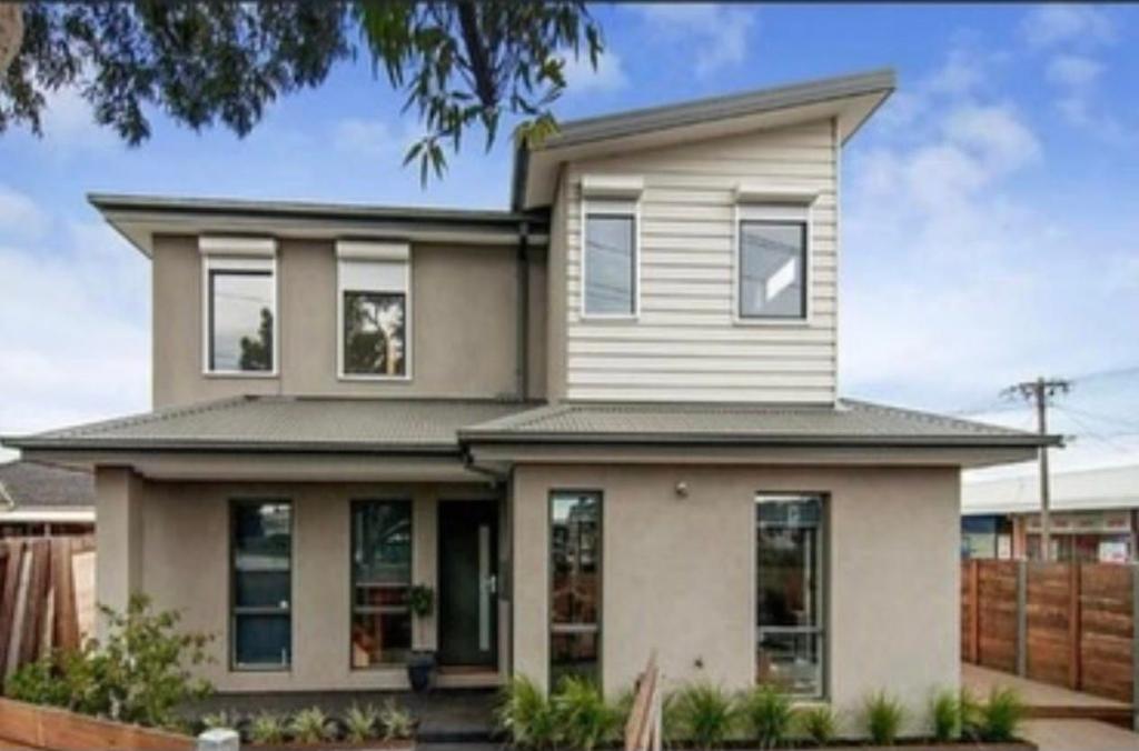 32 Millers Rd, Brooklyn, VIC 3012