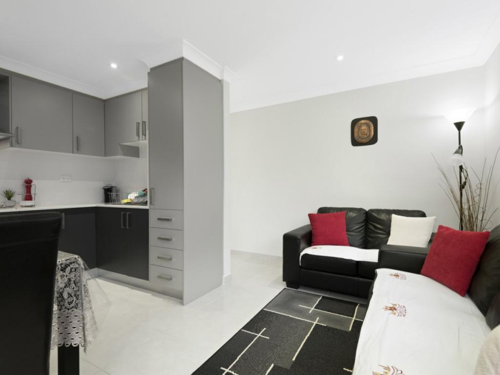 7A BENGHAZI ST, BOSSLEY PARK, NSW 2176
