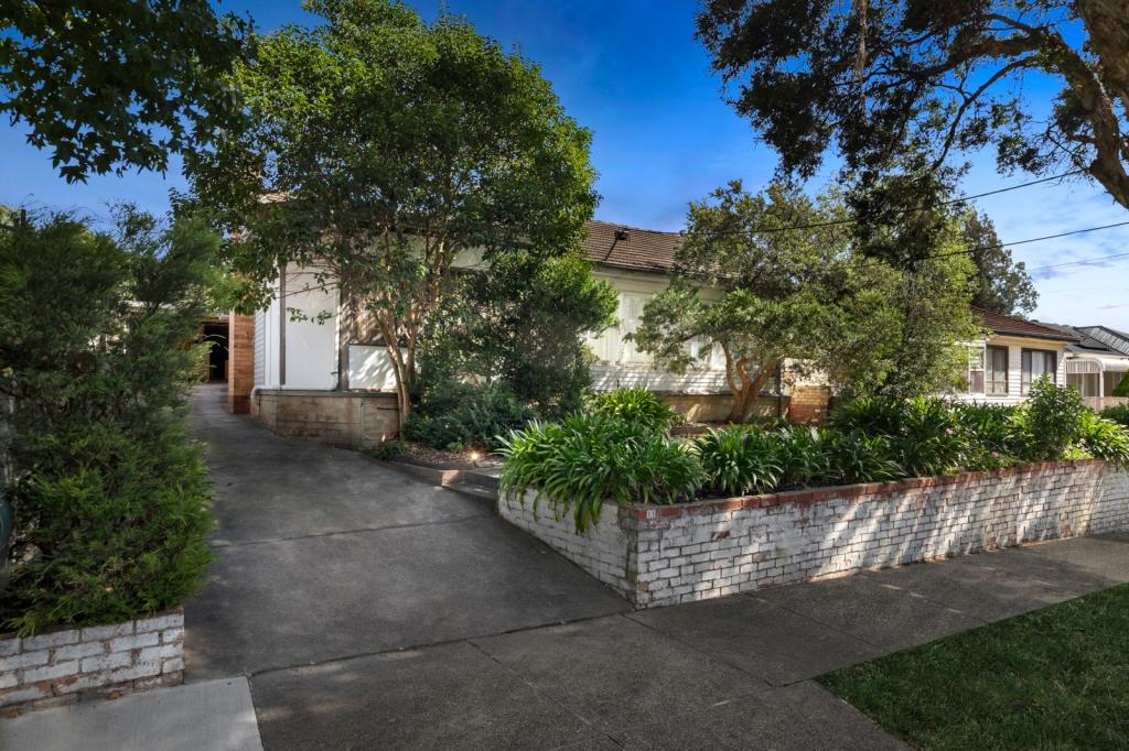 11 Winton St, Burwood, VIC 3125