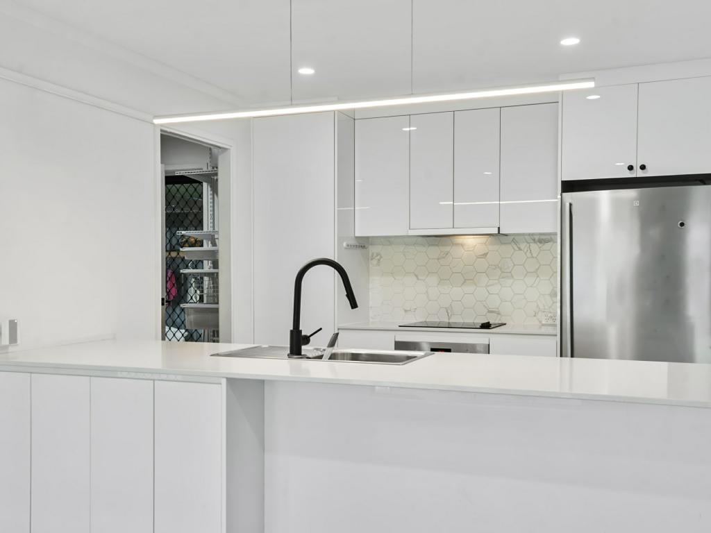 1 Saffron Cl, Holloways Beach, QLD 4878