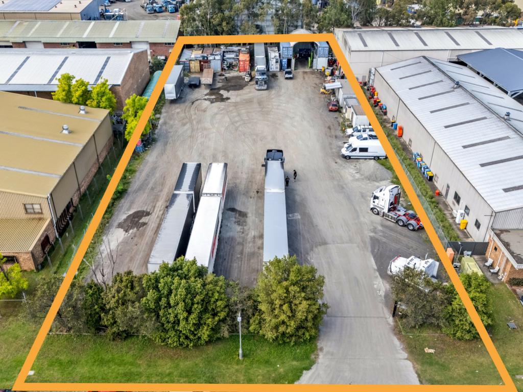 5 PEMBURY RD, MINTO, NSW 2566