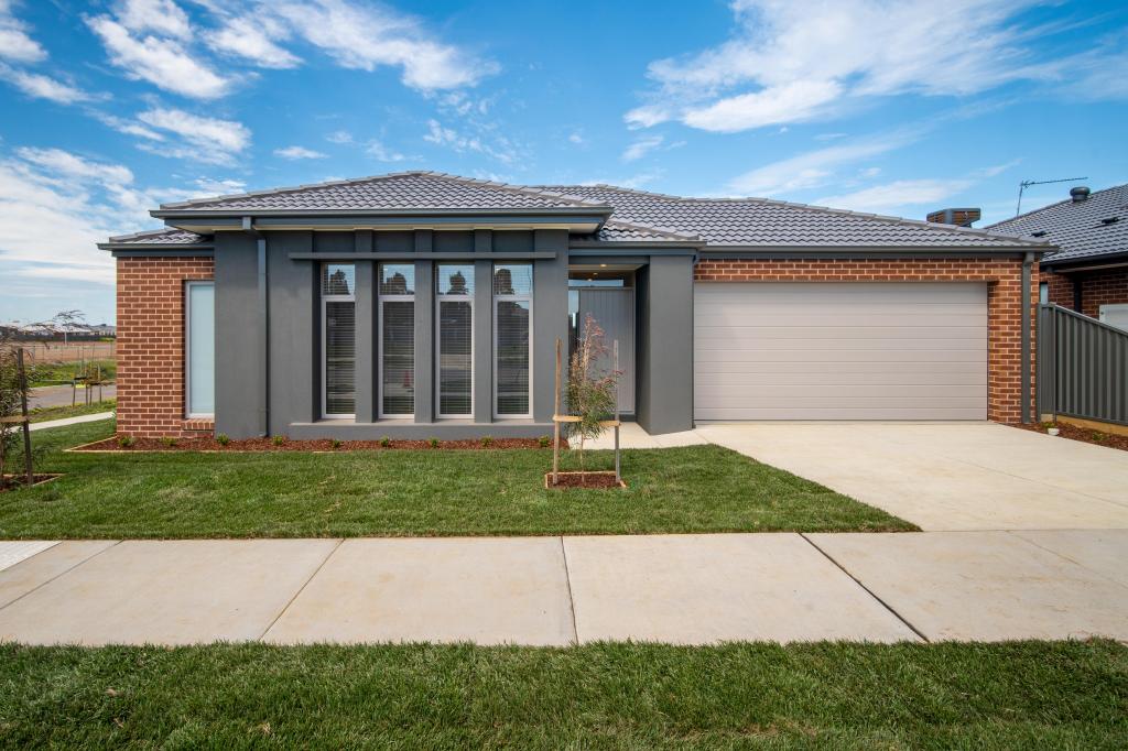 31 HUTCHINSON DR, LUCAS, VIC 3350