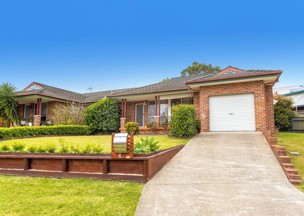 4 GANNET CRES, OLD BAR, NSW 2430