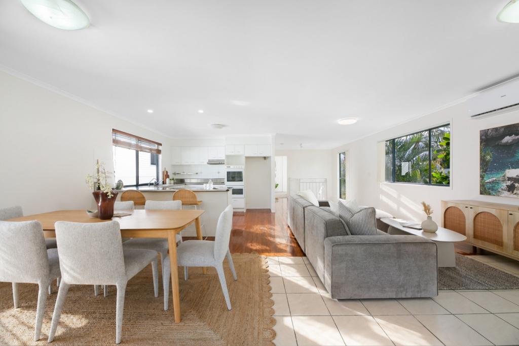 16a Sunshine Pde, Miami, QLD 4220