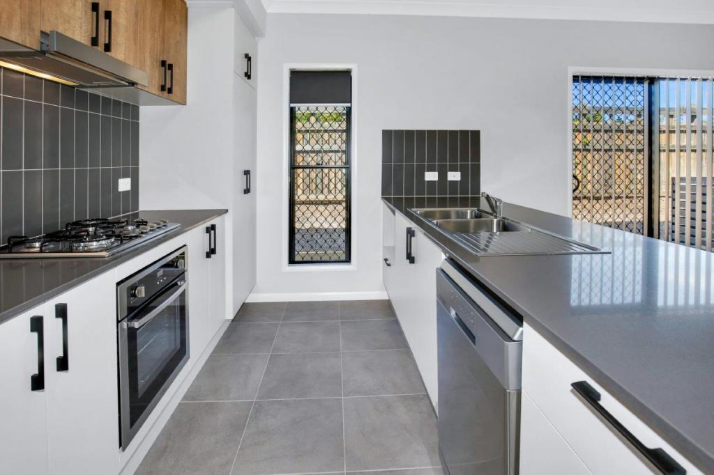 1/1 Shale Cct, Cosgrove, QLD 4818