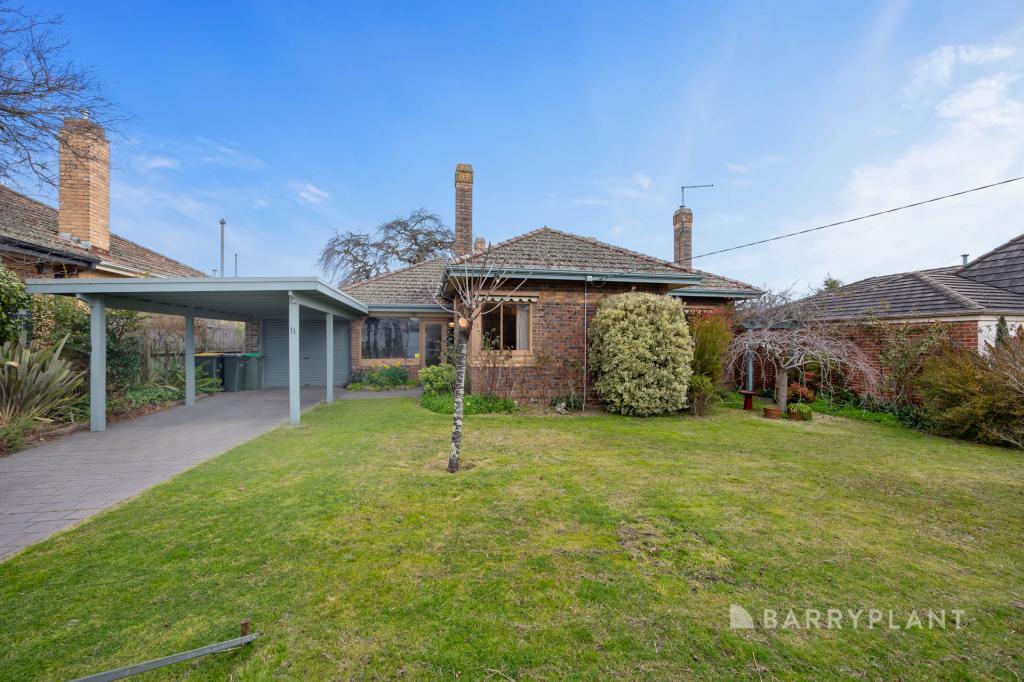 11 Brawn Ave, Lake Wendouree, VIC 3350