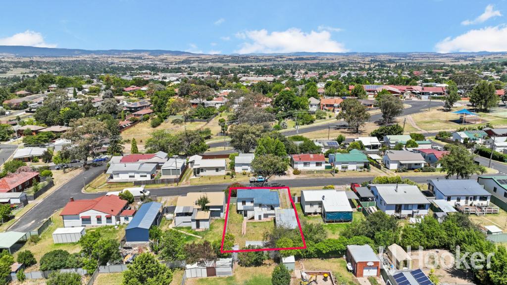 17 MORESBY WAY, WEST BATHURST, NSW 2795