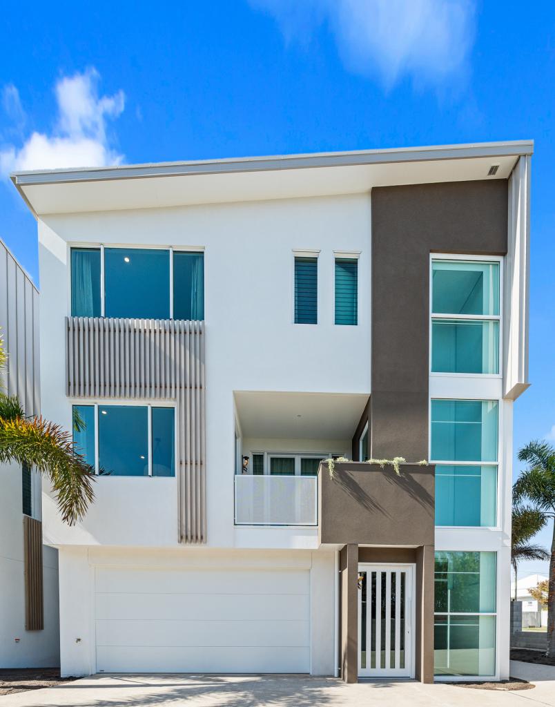 2/210 Cypress St, Urangan, QLD 4655