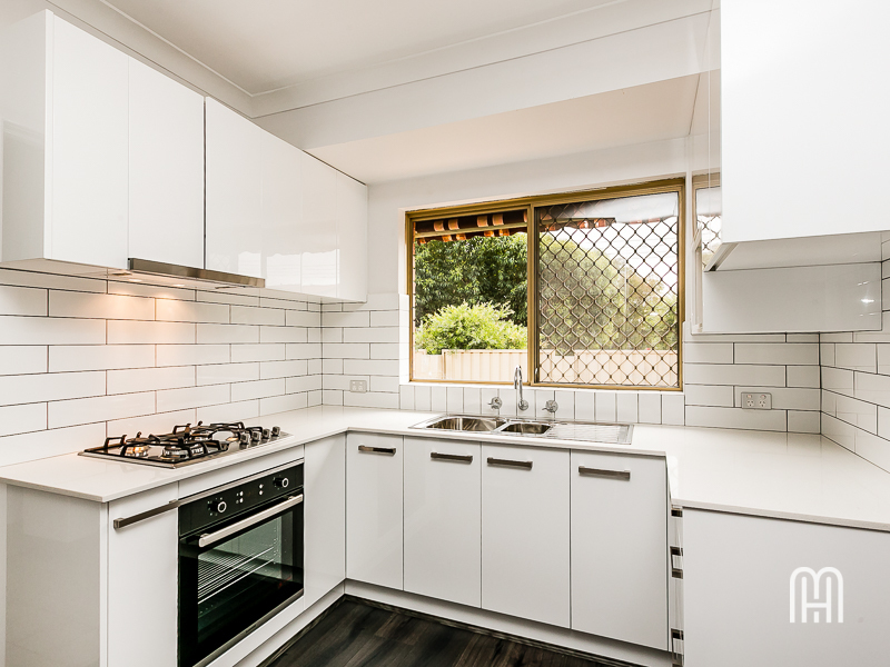 1/17 Alga St, Scarborough, WA 6019