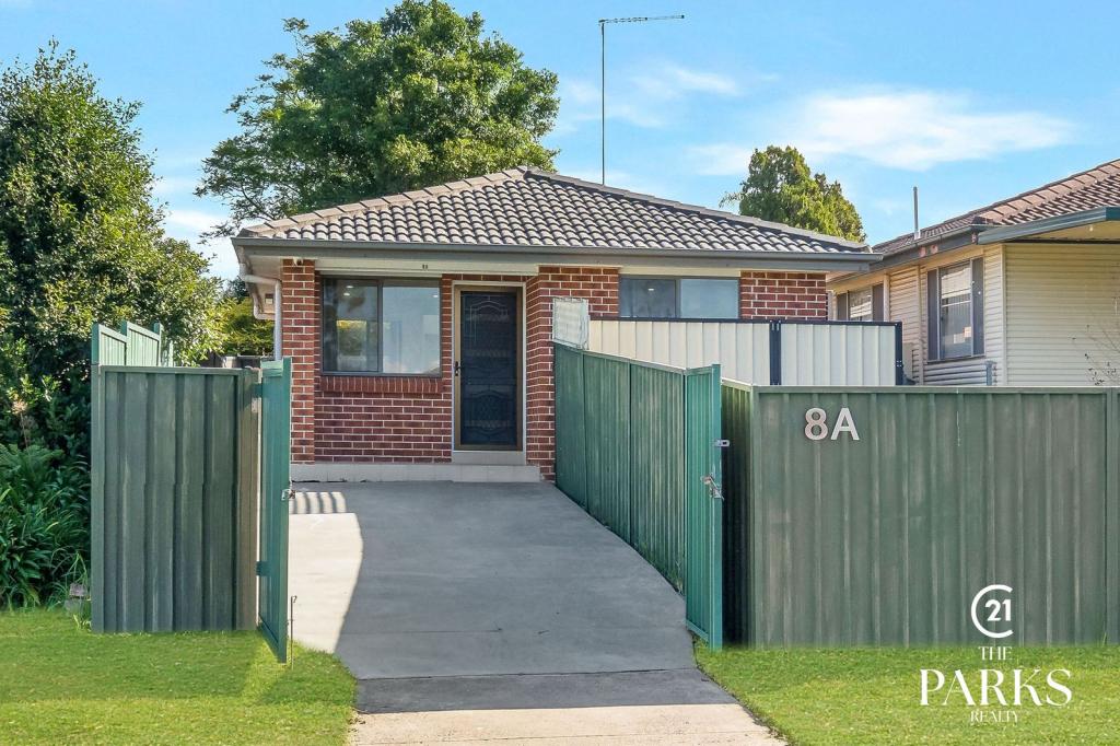 8a Macleay St, Bradbury, NSW 2560